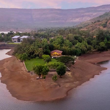 Stayvista At Three Shores With Lake View & Alfresco Dining Khamshet Dış mekan fotoğraf
