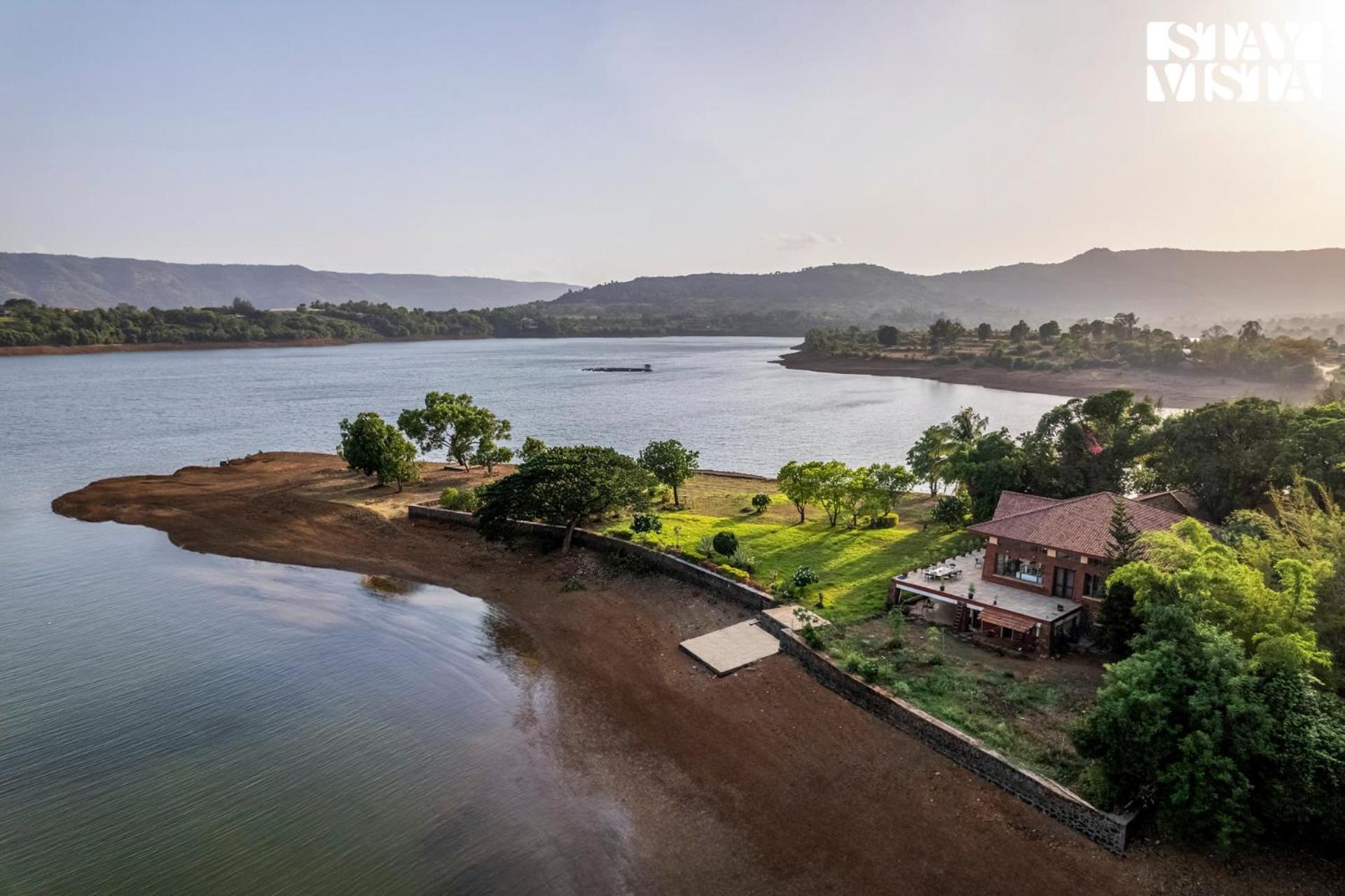 Stayvista At Three Shores With Lake View & Alfresco Dining Khamshet Dış mekan fotoğraf