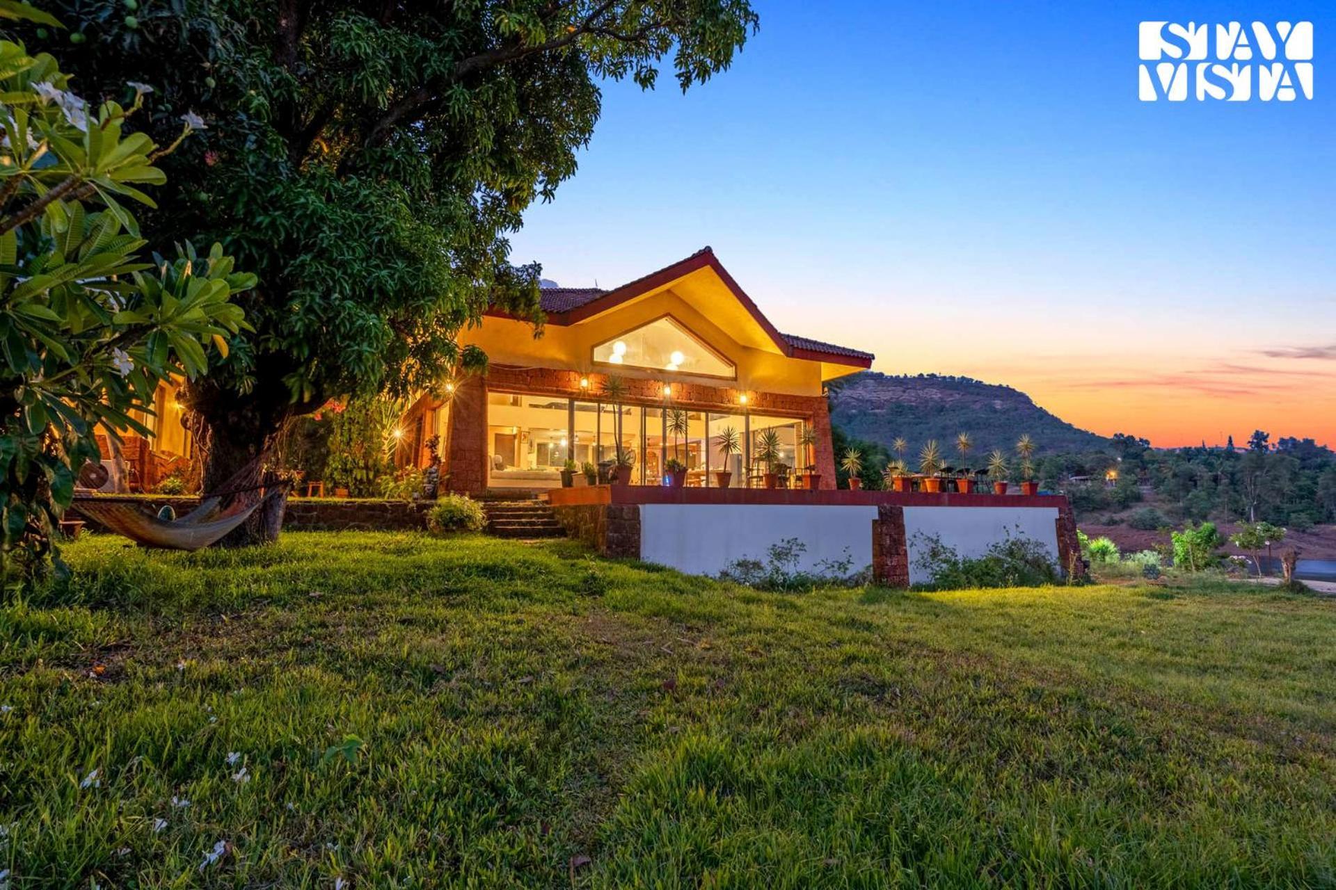 Stayvista At Three Shores With Lake View & Alfresco Dining Khamshet Dış mekan fotoğraf